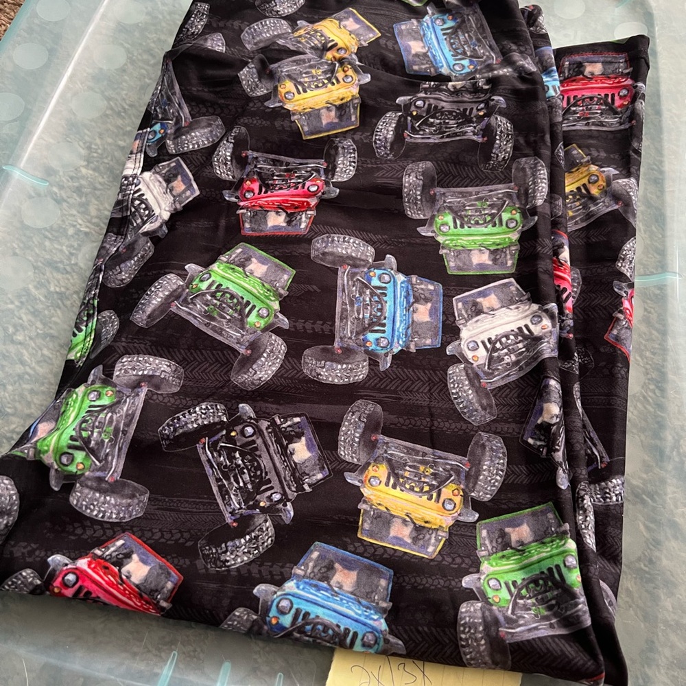 Colorful Jeep Print Legging Capris